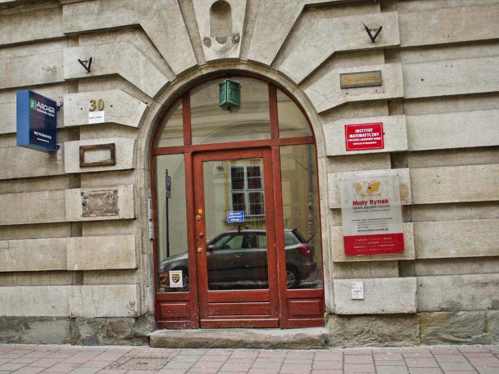 Tramp Aparthostel Krakow Bagian luar foto