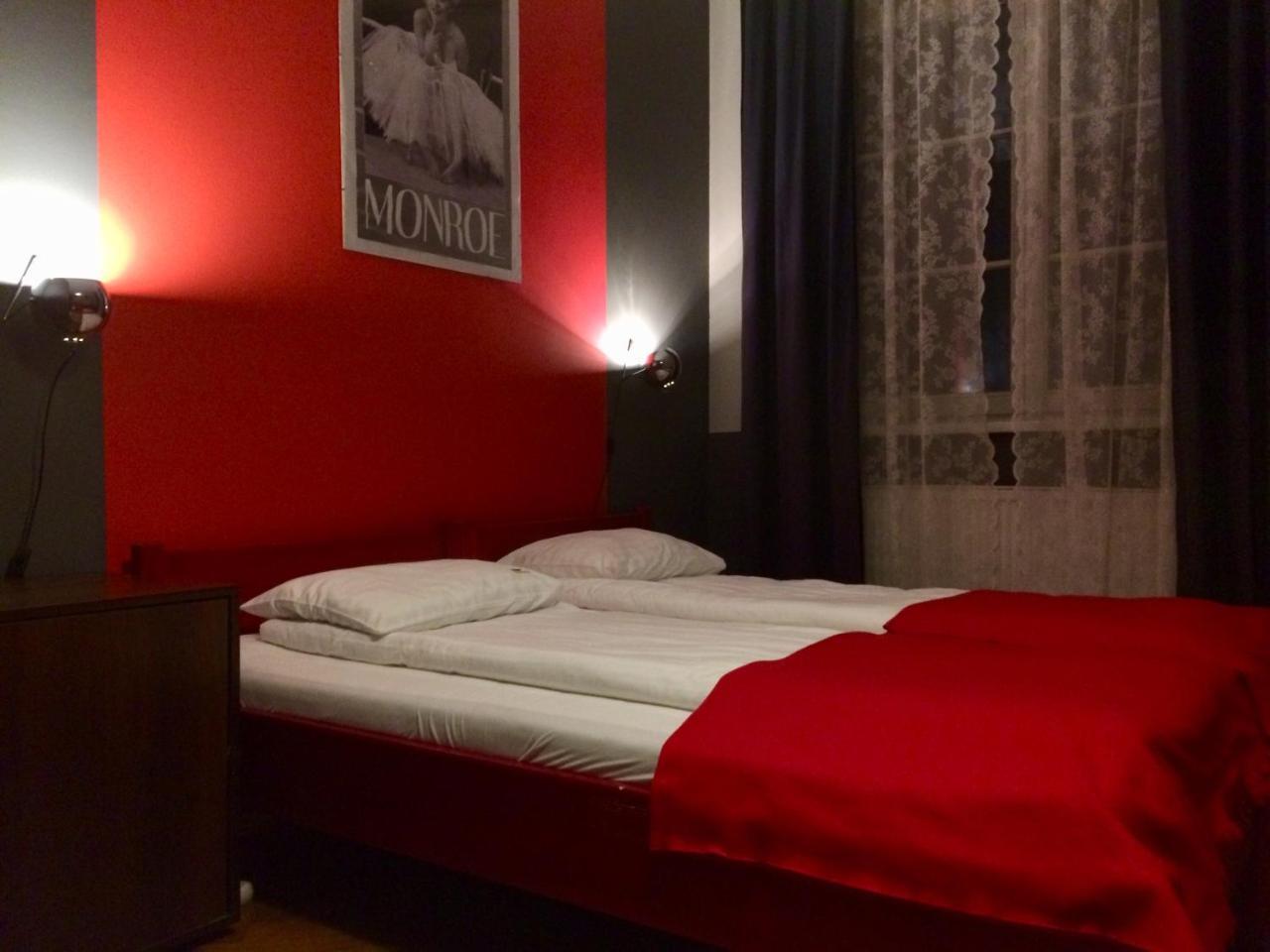 Tramp Aparthostel Krakow Bagian luar foto